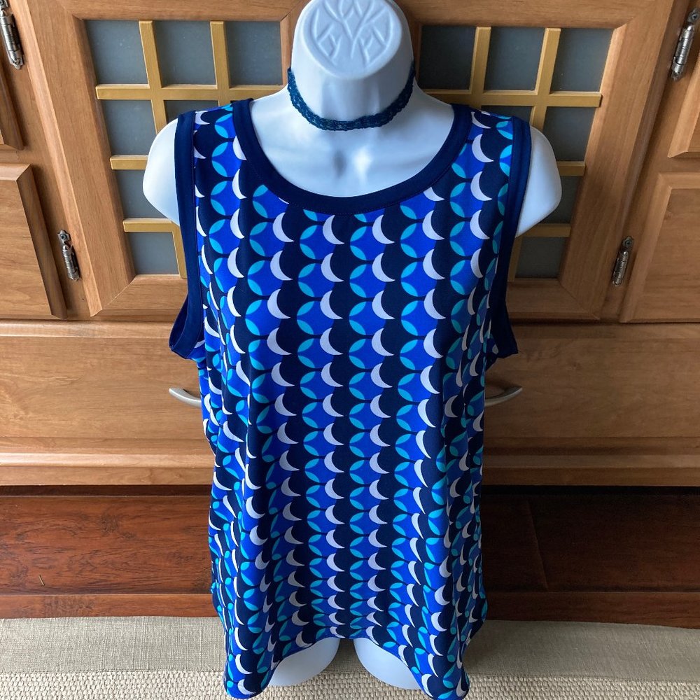 Liz Claiborne Sleeveless Blue Geometric Print Shell Large